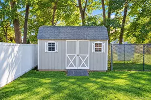 14 Hollingwood Dr, Coram, NY 11727 - Photo 50