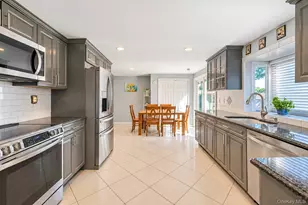 14 Hollingwood Dr, Coram, NY 11727 - Photo 26