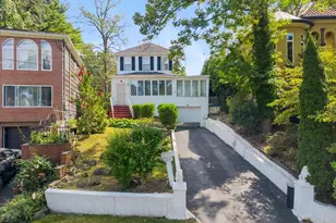195-12 McLaughlin Ave, Hollis, NY 11423 - Photo 2