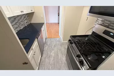 269-10 Grand Central Parkway #4U, Floral Park, NY 11005 - Photo 6