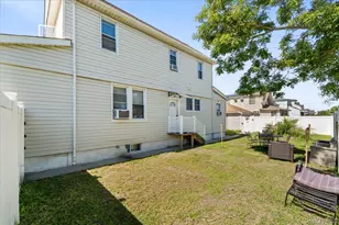 101-19 159th Ave, Howard Beach, NY 11414 - Photo 24