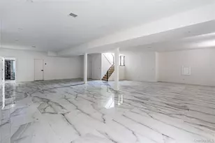 97 North Ct, Roslyn Heights, NY 11577 - Photo 20