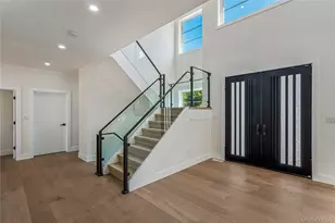 97 North Ct, Roslyn Heights, NY 11577 - Photo 2