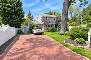 12 Cayuga Ave, East Northport, NY 11731 - Photo 2