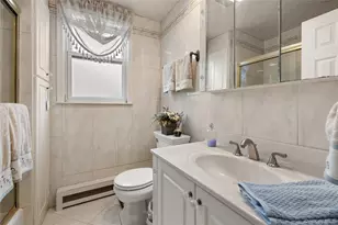 388 S 2nd St, Lindenhurst, NY 11757 - Photo 14