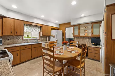 388 S 2nd Street, Lindenhurst, NY 11757 - Photo 8