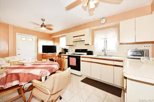 403 Oak St, Copiague, NY 11726 - Photo 10