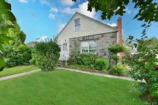 403 Oak St, Copiague, NY 11726 - Photo 4