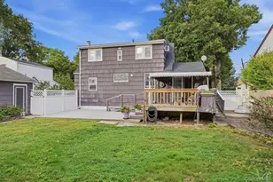 121 N Delaware Ave, Lindenhurst, NY 11757 - Photo 4