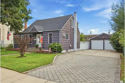 121 N Delaware Avenue, Lindenhurst, NY 11757 - Photo 2
