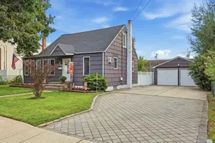 121 N Delaware Ave, Lindenhurst, NY 11757 - Photo 2