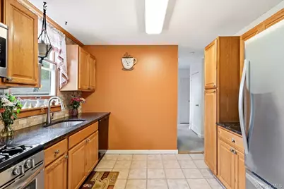 121 N Delaware Avenue, Lindenhurst, NY 11757 - Photo 18