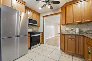 439 39th St, Lindenhurst, NY 11757 - Photo 12