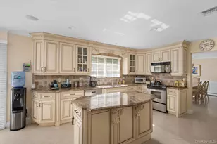 6 Maize Ct, Melville, NY 11747 - Photo 12