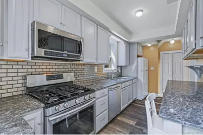 258 Liberty Avenue, Westbury, NY 11590 - Photo 22