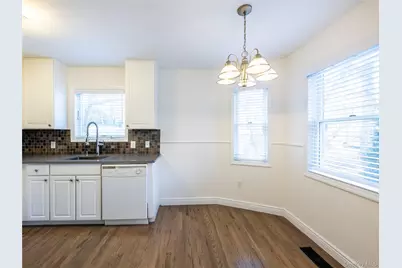 21 Marwood Road N #Right Side, Port Washington, NY 11050 - Photo 4