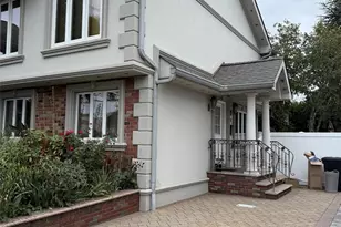 548 S Strong Ave, Lindenhurst, NY 11757 - Photo 2