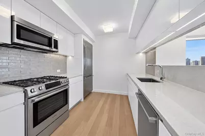 13835 39th Avenue #10H, Flushing, NY 11354 - Photo 6