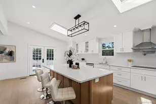 31 Seton Ct, Old Bethpage, NY 11804 - Photo 10