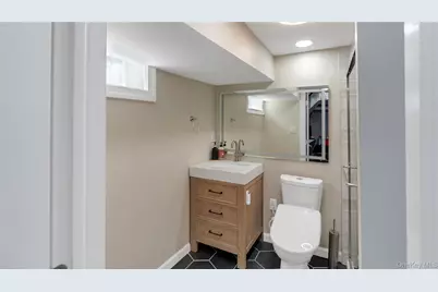 148 Wyandanch Avenue, Babylon, NY 11702 - Photo 30
