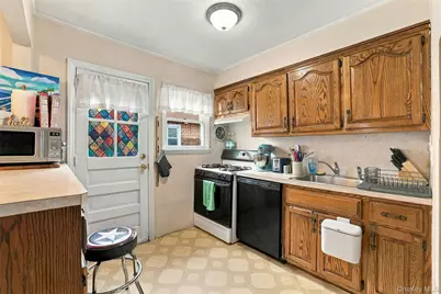 7954 264th Street, Glen Oaks, NY 11004 - Photo 6