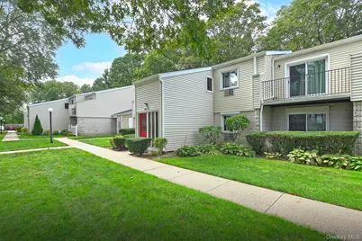 26 Richmond Boulevard #2A, Ronkonkoma, NY 11779 - Photo 4