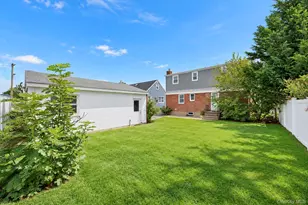 30 McAlester Ave, Hicksville, NY 11801 - Photo 34