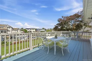 121 Drake Ct, West Islip, NY 11795 - Photo 10