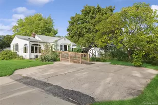 86 Log Rd, Patchogue, NY 11772 - Photo 2