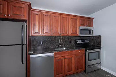 184 Hallock Road #1I1, Lake Grove, NY 11755 - Photo 4