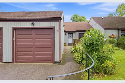 209 Strathmore Gate Drive, Stony Brook, NY 11790 - Photo 4
