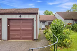 209 Strathmore Gate Dr, Stony Brook, NY 11790 - Photo 4