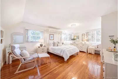 5 Roxbury Road, Port Washington, NY 11050 - Photo 18