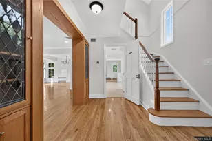 70 Woodedge Rd, Manhasset, NY 11030 - Photo 4