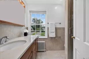 70 Woodedge Rd, Manhasset, NY 11030 - Photo 16