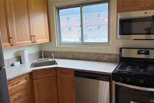 955 Fenwood Dr, Valley Stream, NY 11580 - Photo 2