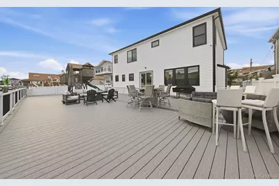 3634 Somerset Drive, Seaford, NY 11783 - Photo 4