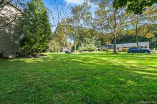 27 Winter Ln, Dix Hills, NY 11746 - Photo 10