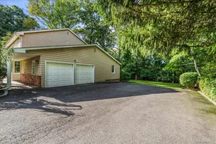27 Winter Ln, Dix Hills, NY 11746 - Photo 4