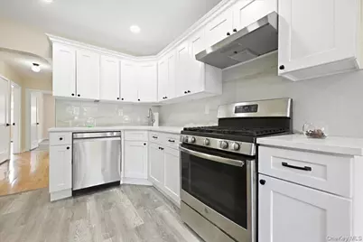 87-68 Little Neck Parkway, Floral Park, NY 11001 - Photo 12