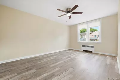 87-68 Little Neck Parkway, Floral Park, NY 11001 - Photo 18