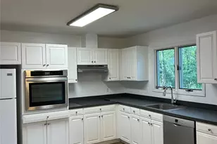 32 Homewood Dr, Hampton Bays, NY 11946 - Photo 2