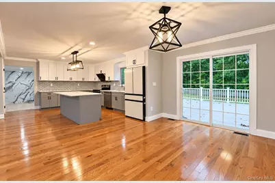 140 Seaman Neck Road, Dix Hills, NY 11746 - Photo 4
