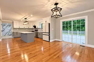 140 Seaman Neck Rd, Dix Hills, NY 11746 - Photo 4