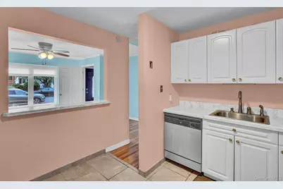 316 39th Street, Lindenhurst, NY 11757 - Photo 8