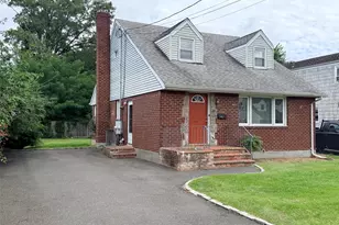 220 Manhattan Ave, Westbury, NY 11590 - Photo 2