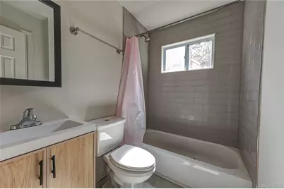 84 N 17th Street, Wheatley Heights, NY 11798 - Photo 16