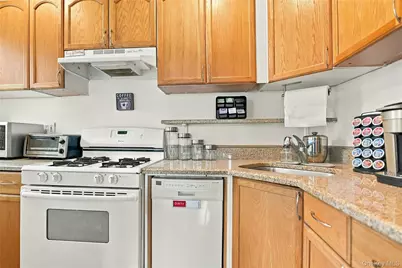21 Bond Street #3J, Great Neck, NY 11021 - Photo 12