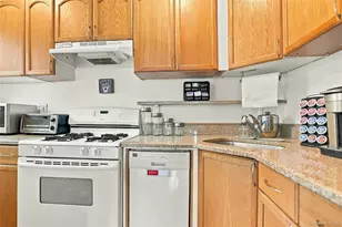 21 Bond St, Great Neck, NY 11021 - Photo 12