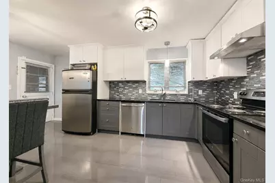 27 Halsey Street, Port Jefferson Station, NY 11776 - Photo 2